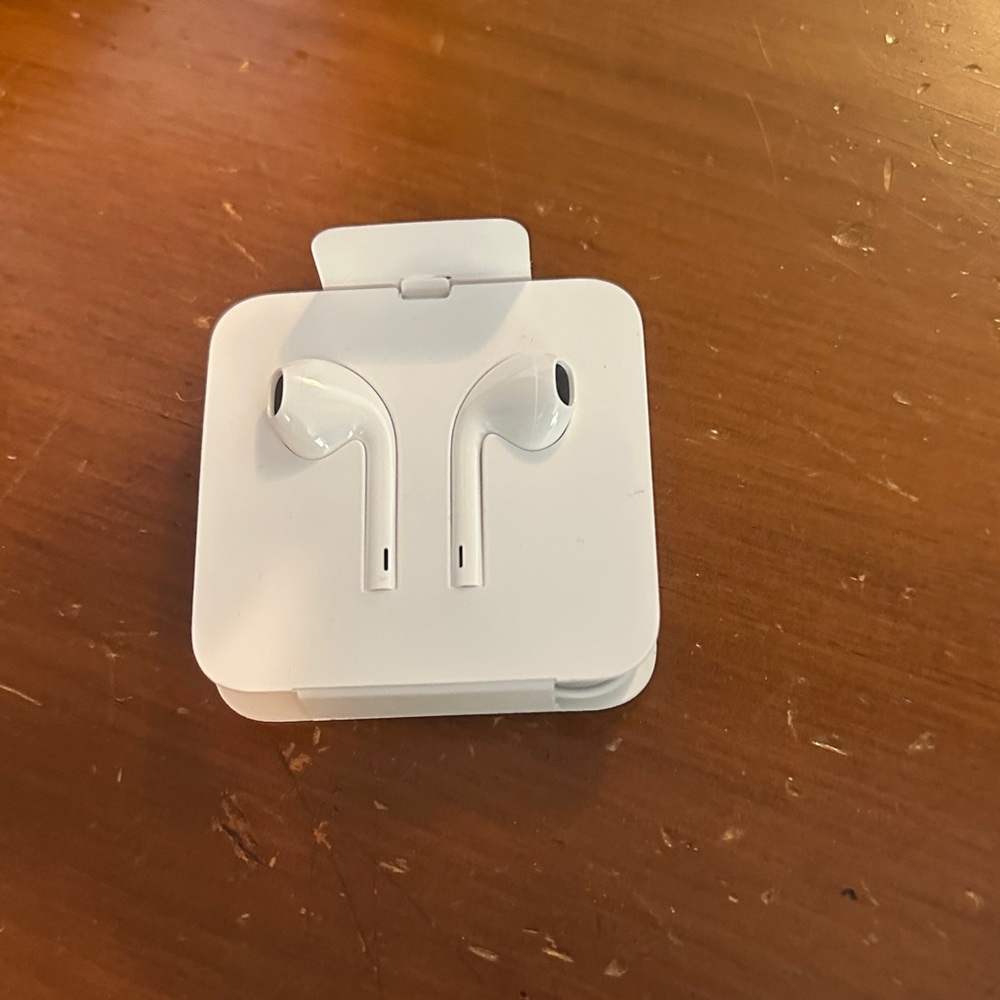 White Wired Earbuds